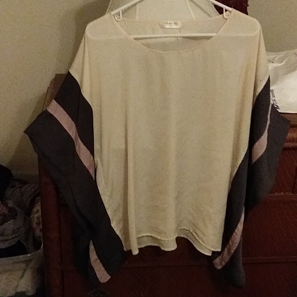 Blouse - Picture 2 of 3